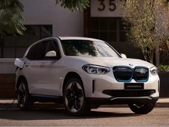 BMW iX3